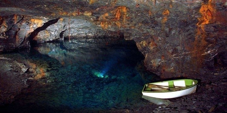 Carnglaze Caverns Cornwall - Boat in pool